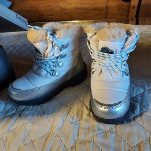 BRAND NEW Kids Girls BearPaw Boots Size 1